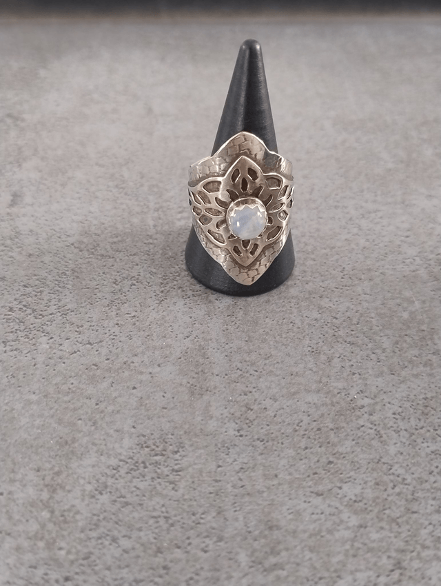 Bague chevalière argentée mandala et pierre de Lune LEIA&CO