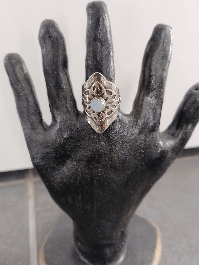 Bague chevalière argentée mandala et pierre de Lune LEIA&CO