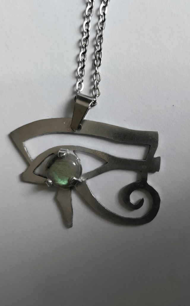 Pendentif symbole égyptien oeil d'Horus argenté et labradorite LEIA&CO