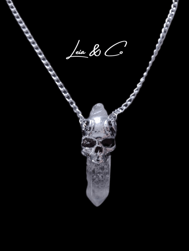 Amulette tête de mort et pointe de cristal LEIA&CO