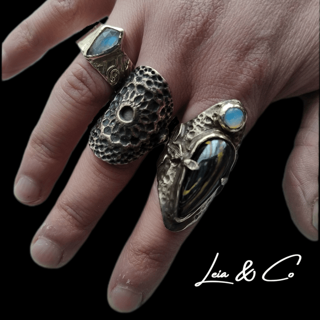 Bague Yuna en laiton doré et pierre de Lune arc en ciel LEIA&CO