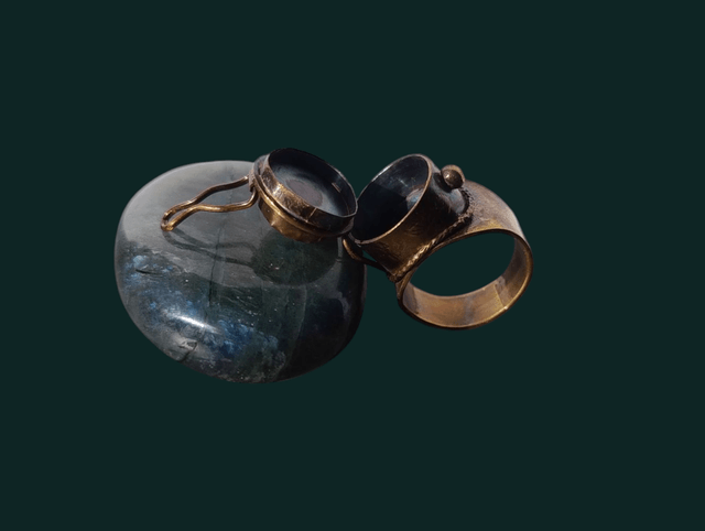 Bague à poison antique œil de dragon LEIA&CO