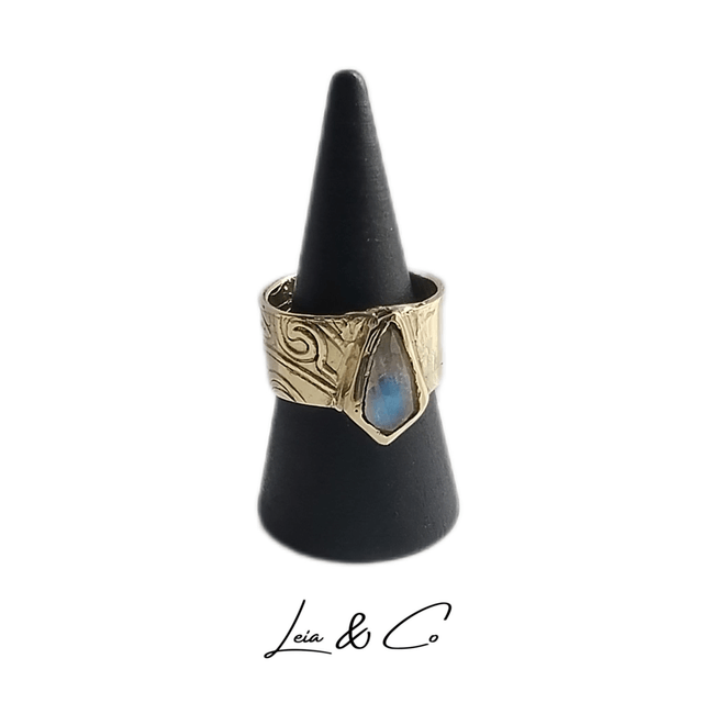 Bague Yuna en laiton doré et pierre de Lune arc en ciel LEIA&CO