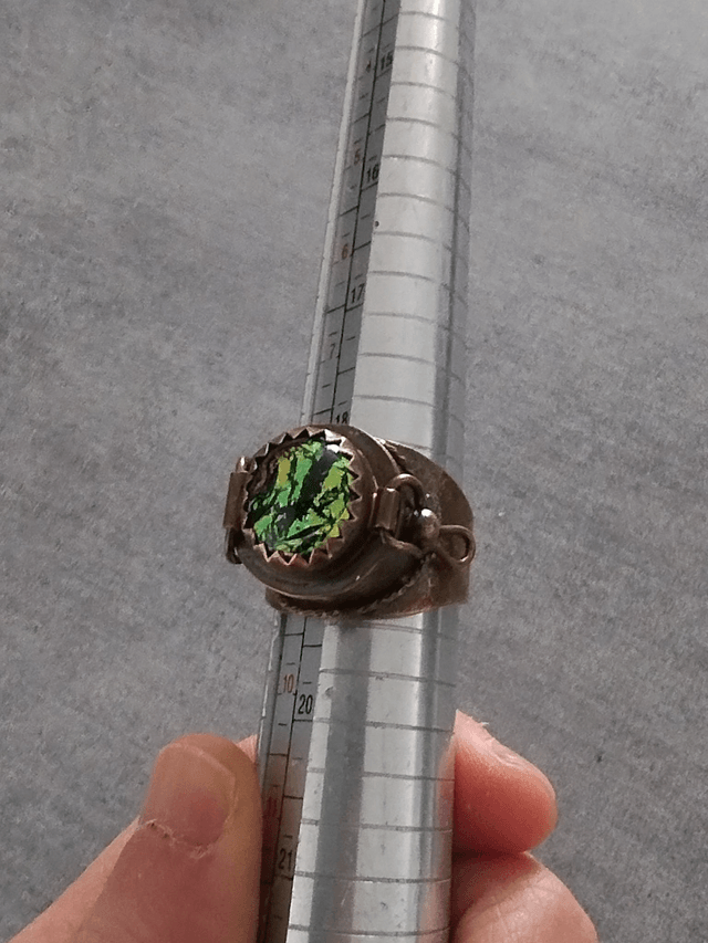 Bague à poison antique œil de dragon LEIA&CO