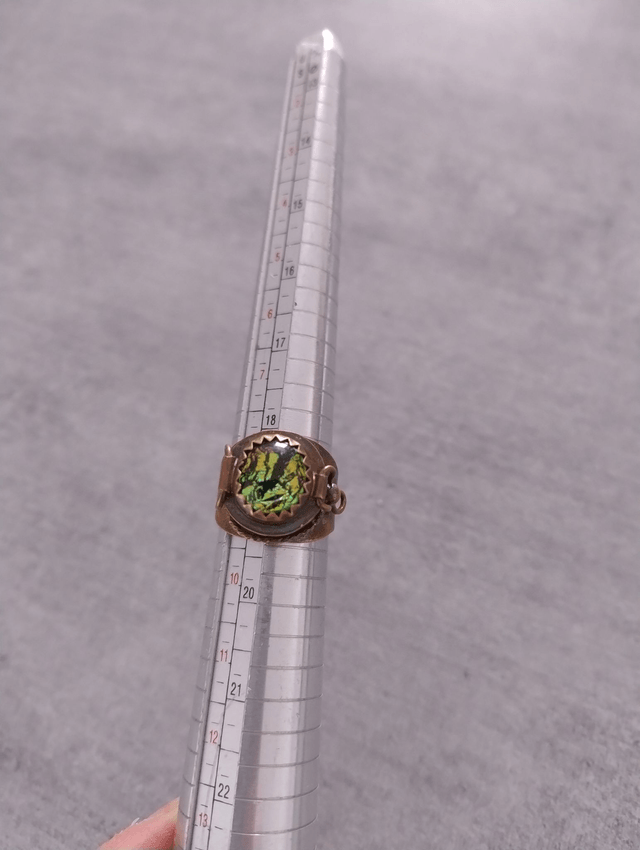 Bague à poison antique œil de dragon LEIA&CO