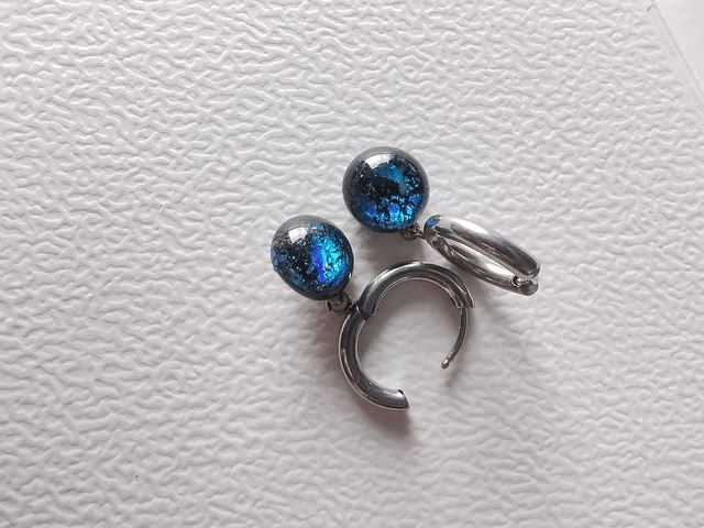 Boucles d'oreilles pendantes avec verre dichroïque multicolore LEIA&CO