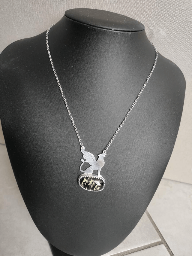 Collier argenté Griffon et verre dichroïque multicolore LEIA&CO